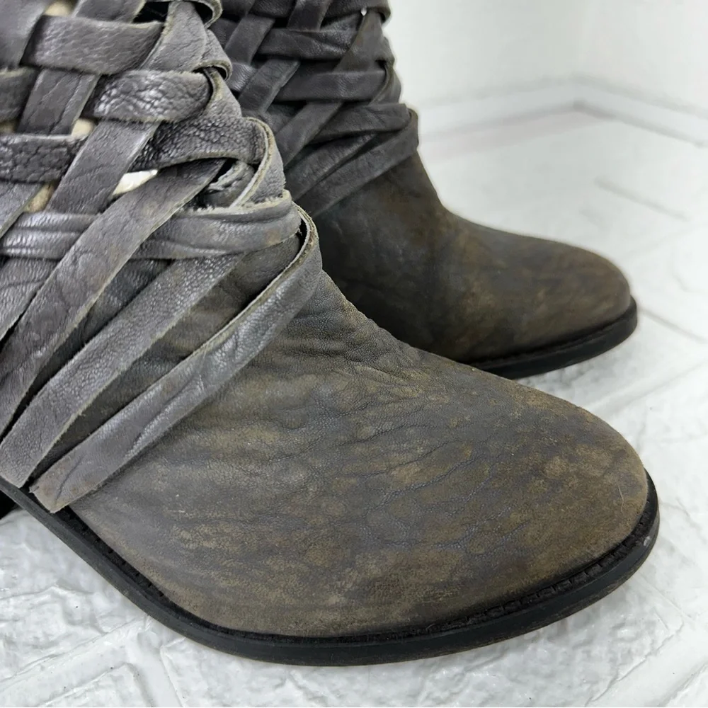 FREE PEOPLE Carrera  Gray Distressed  Leather Ankle  Cage Boots Size 39 US 8